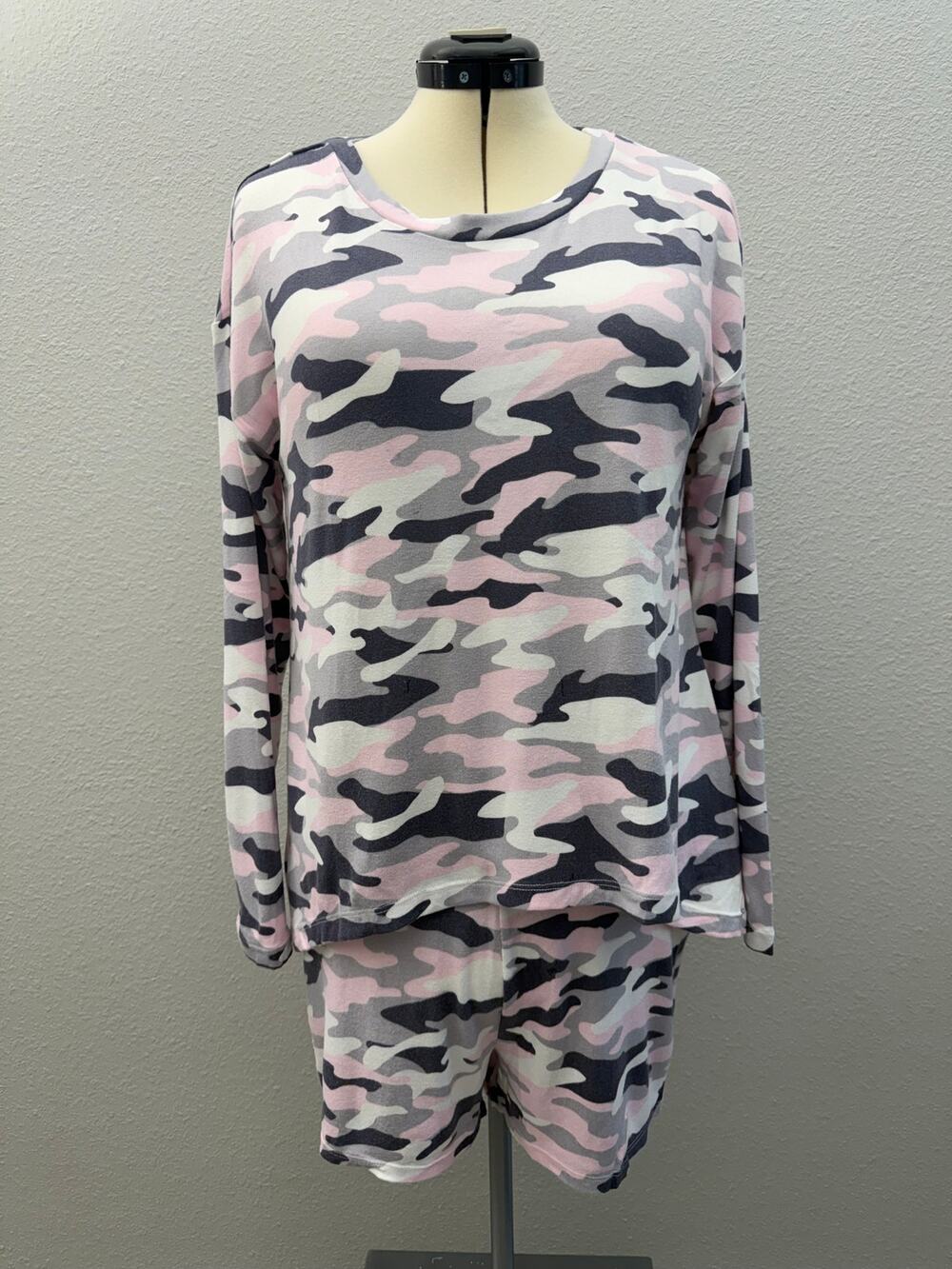 Women’s Pink Camo Pajama Set KIKIT NWT ⭐
